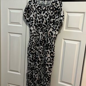 Leopard dress with a slit/belt